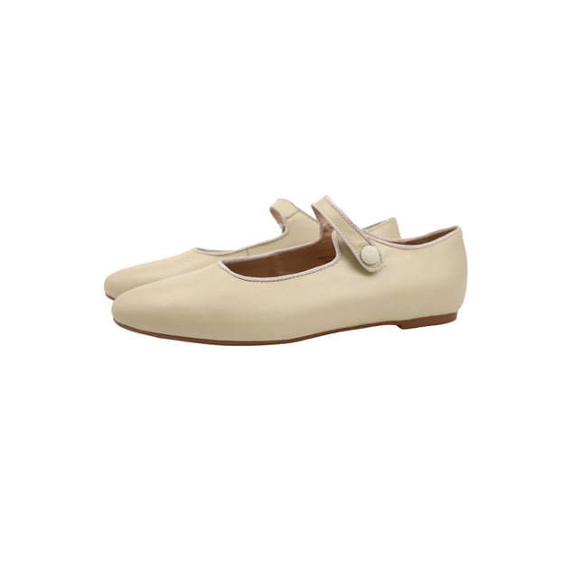Perroquet Shoes Scalloped Mary Janes with Buckle - Pale Pink
